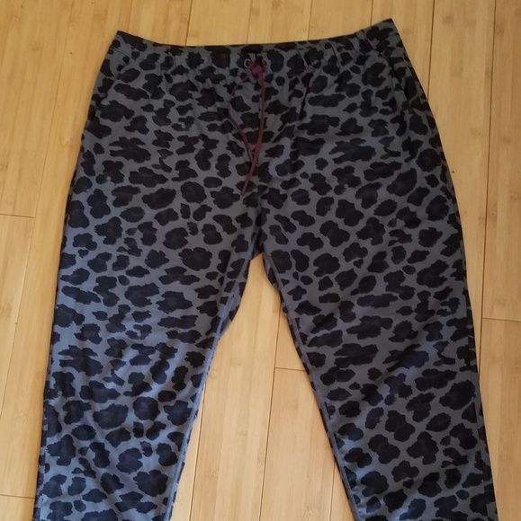 lululemon athletica Pants - Lululemon Cherry 🍒 Cheetah 🐆 Jet Crops